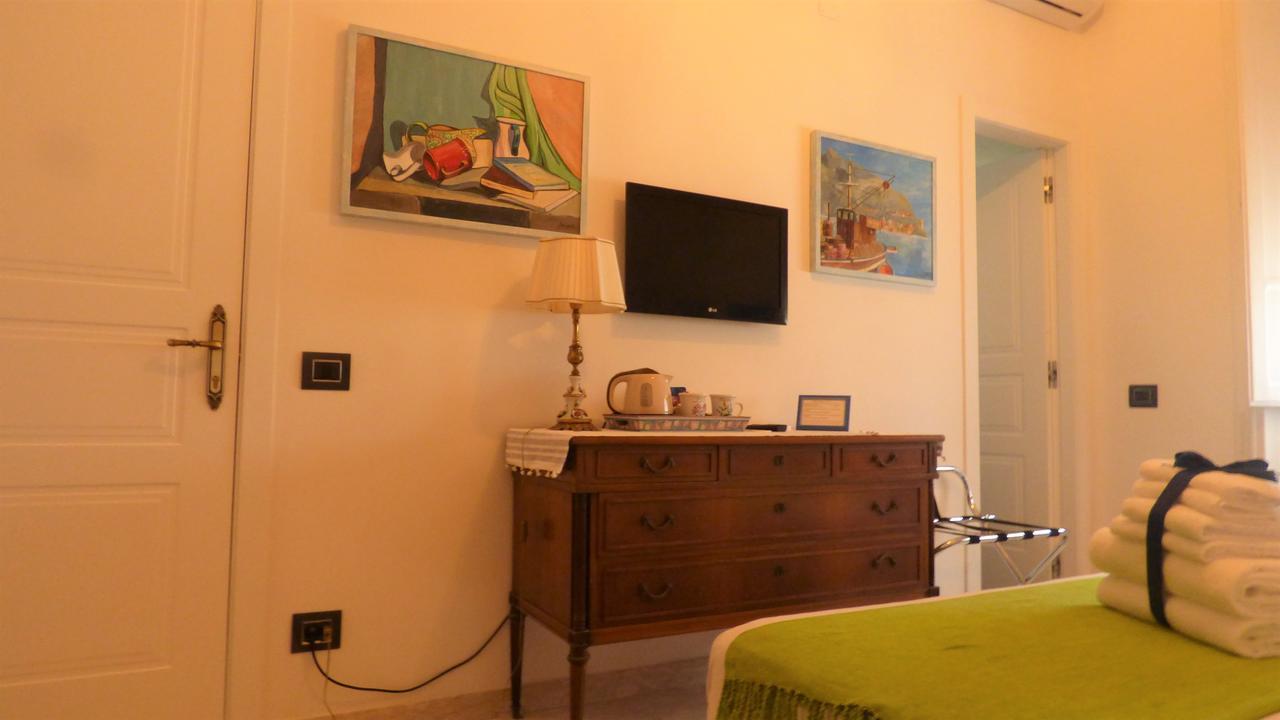 Conte Di Morelia Salernes Extérieur photo